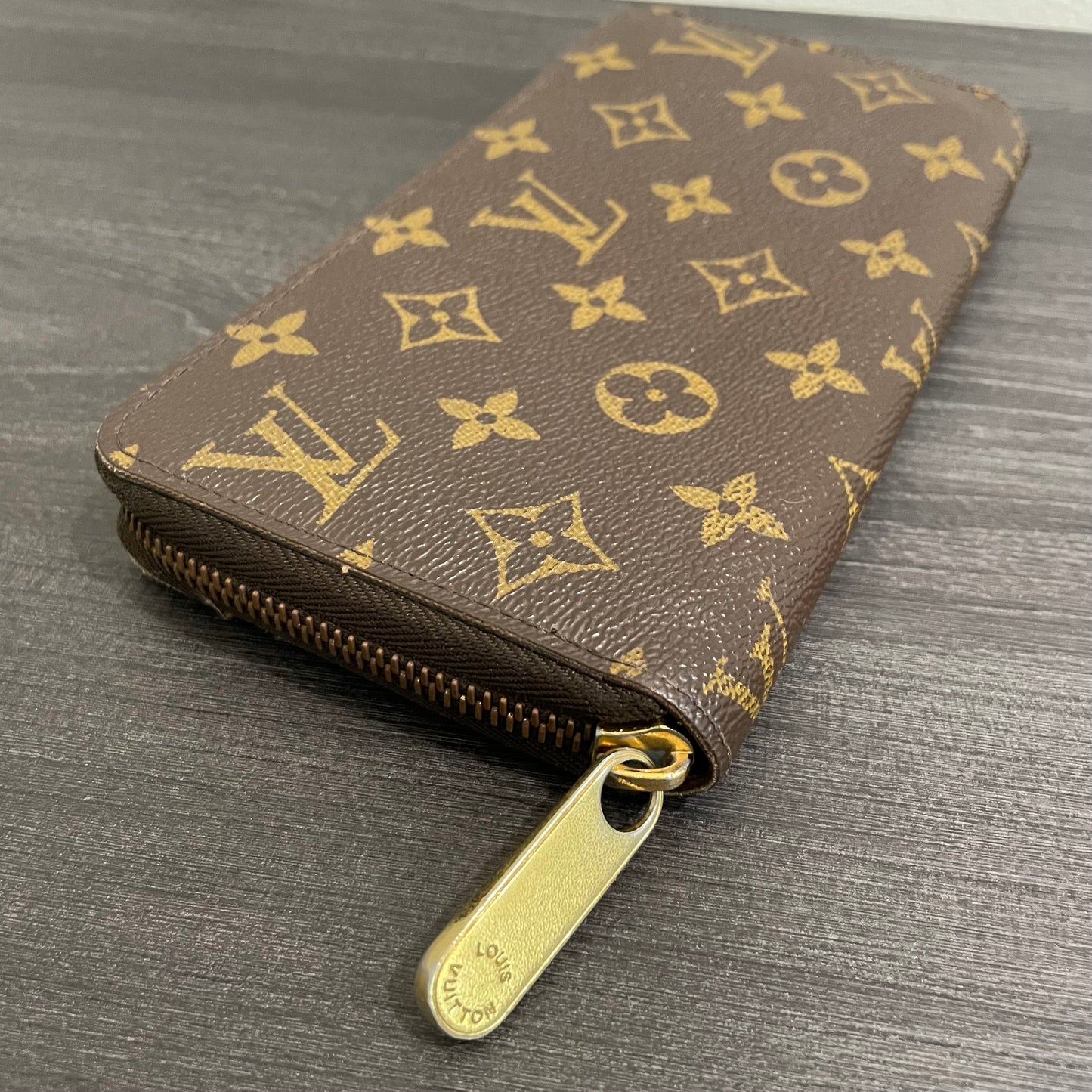 SOLD! Louis Vuitton Zippy Wallet