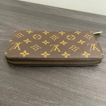 SOLD! Louis Vuitton Zippy Wallet