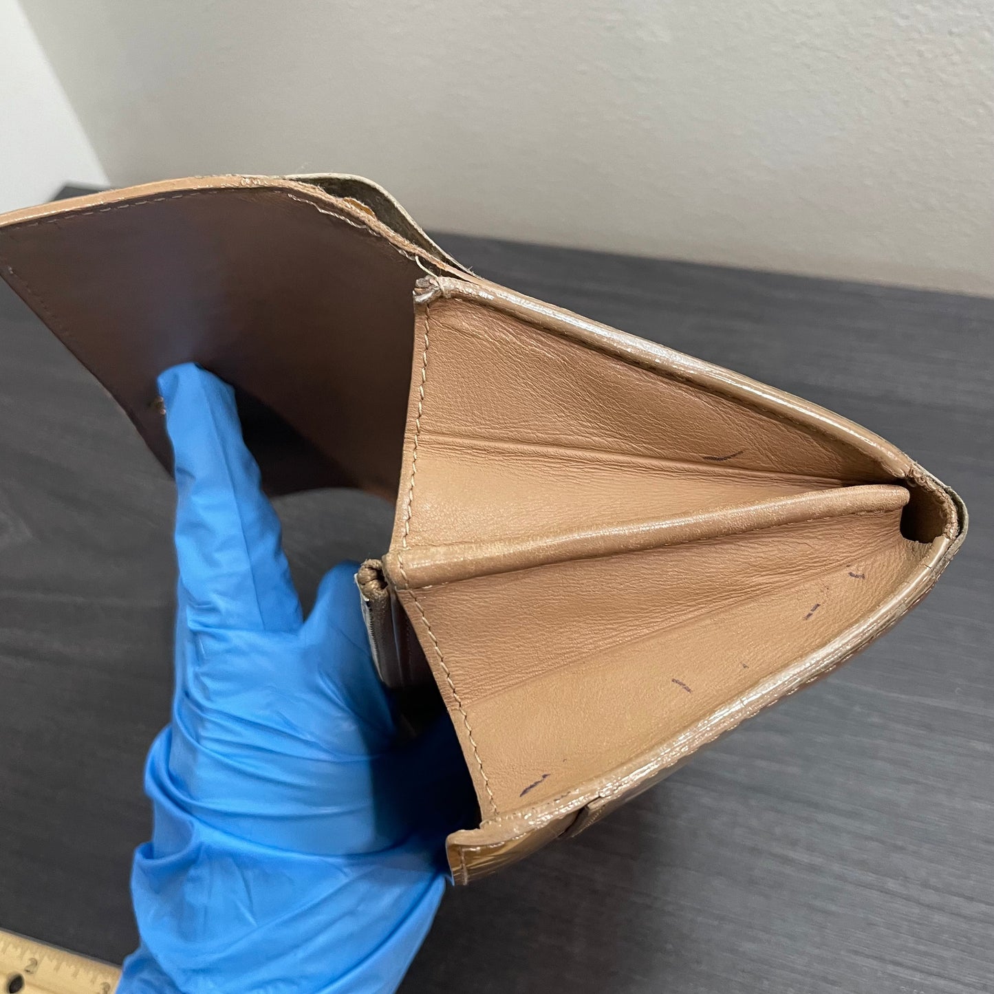 LOUIS VUITTON Vernis Gold Wallet