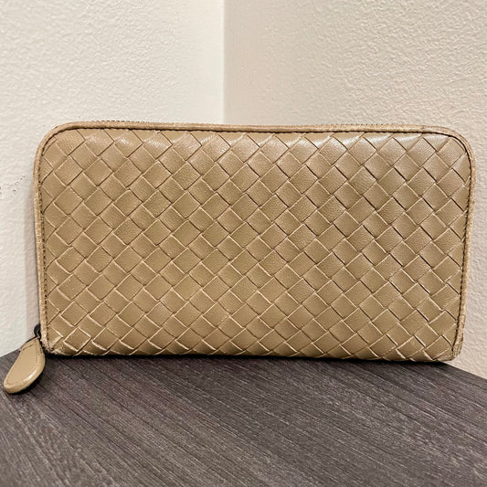 BOTTEGA VENETA Beige Weave Zippy Wallet