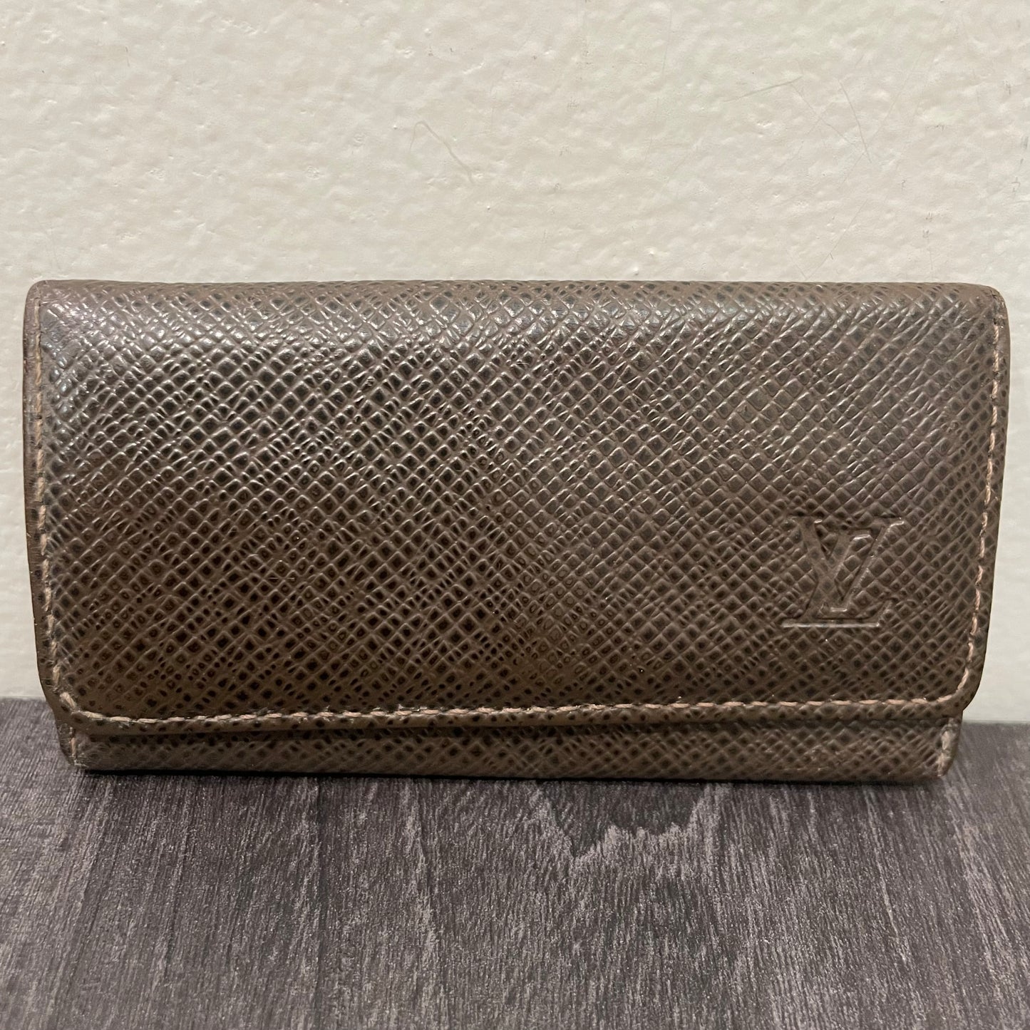 LOUIS VUITTON Brown Leather Key Case (4 Rings)