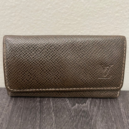 LOUIS VUITTON Brown Leather Key Case (4 Rings)
