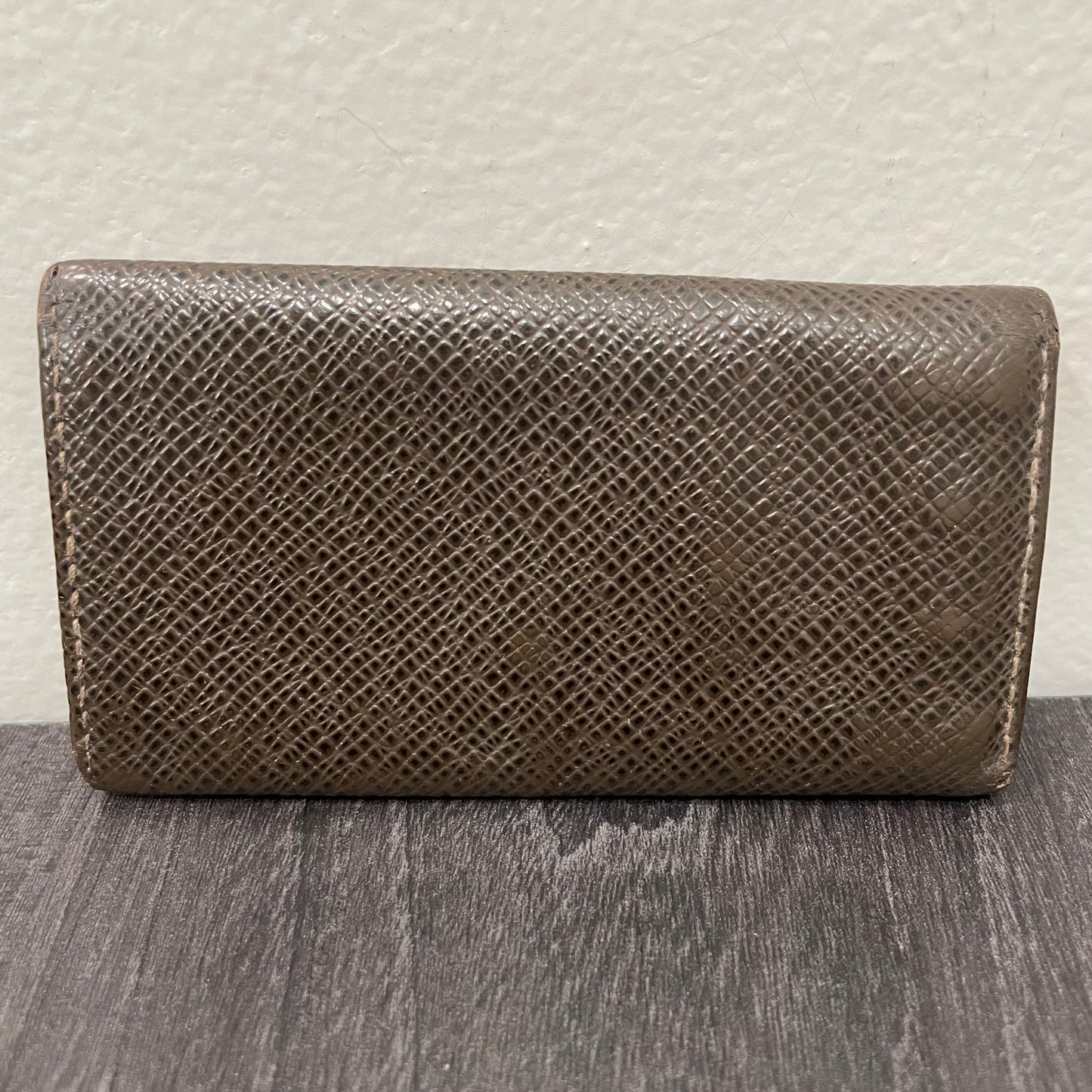 LOUIS VUITTON Brown Leather Key Case (4 Rings)