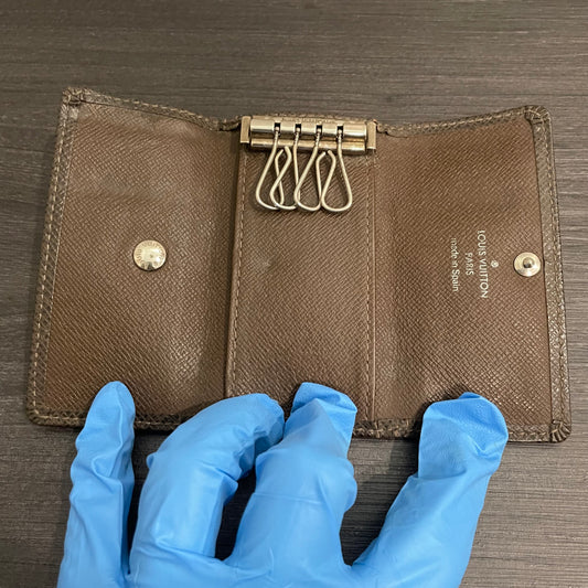 LOUIS VUITTON Brown Leather Key Case (4 Rings)