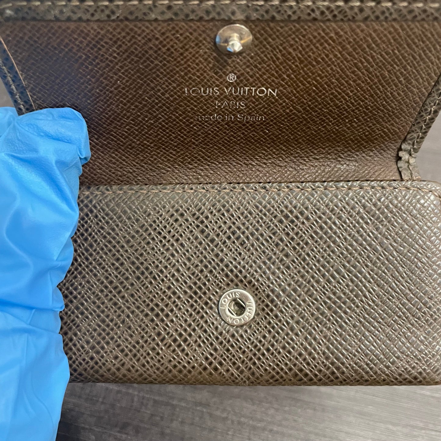 LOUIS VUITTON Brown Leather Key Case (4 Rings)