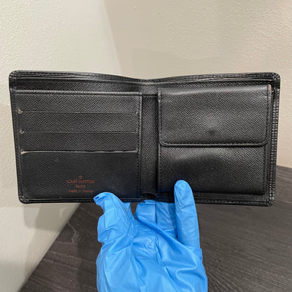 LOUIS VUITTON Black Epi Men's Wallet