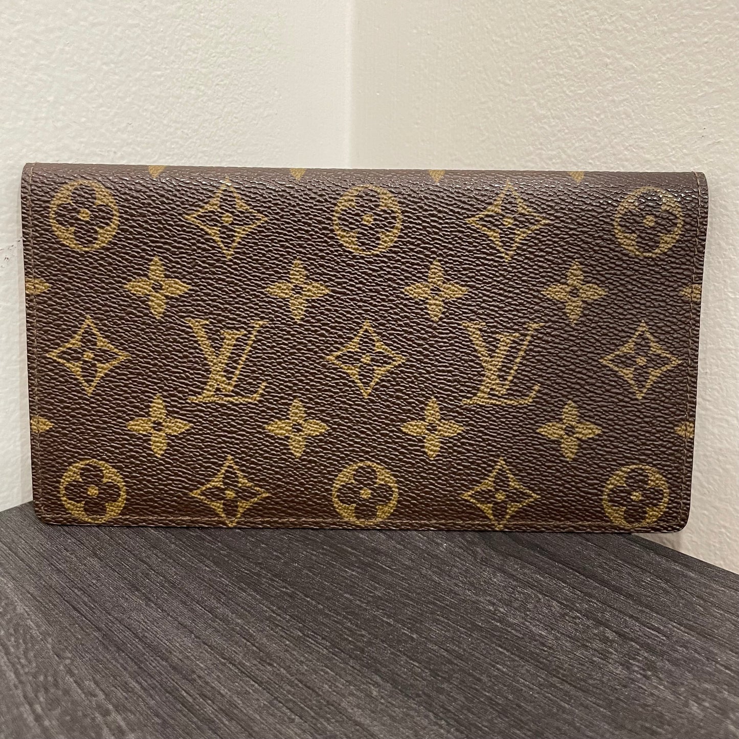 #153 LOUIS VUITTON Monogram Checkbook Holder