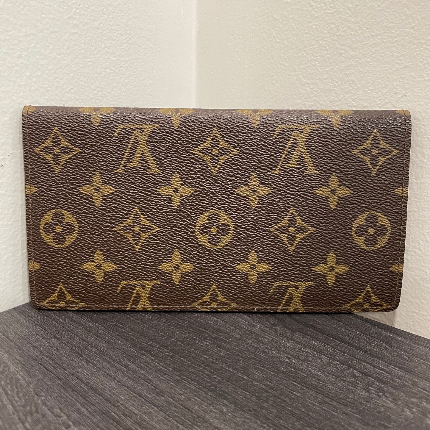 #153 LOUIS VUITTON Monogram Checkbook Holder