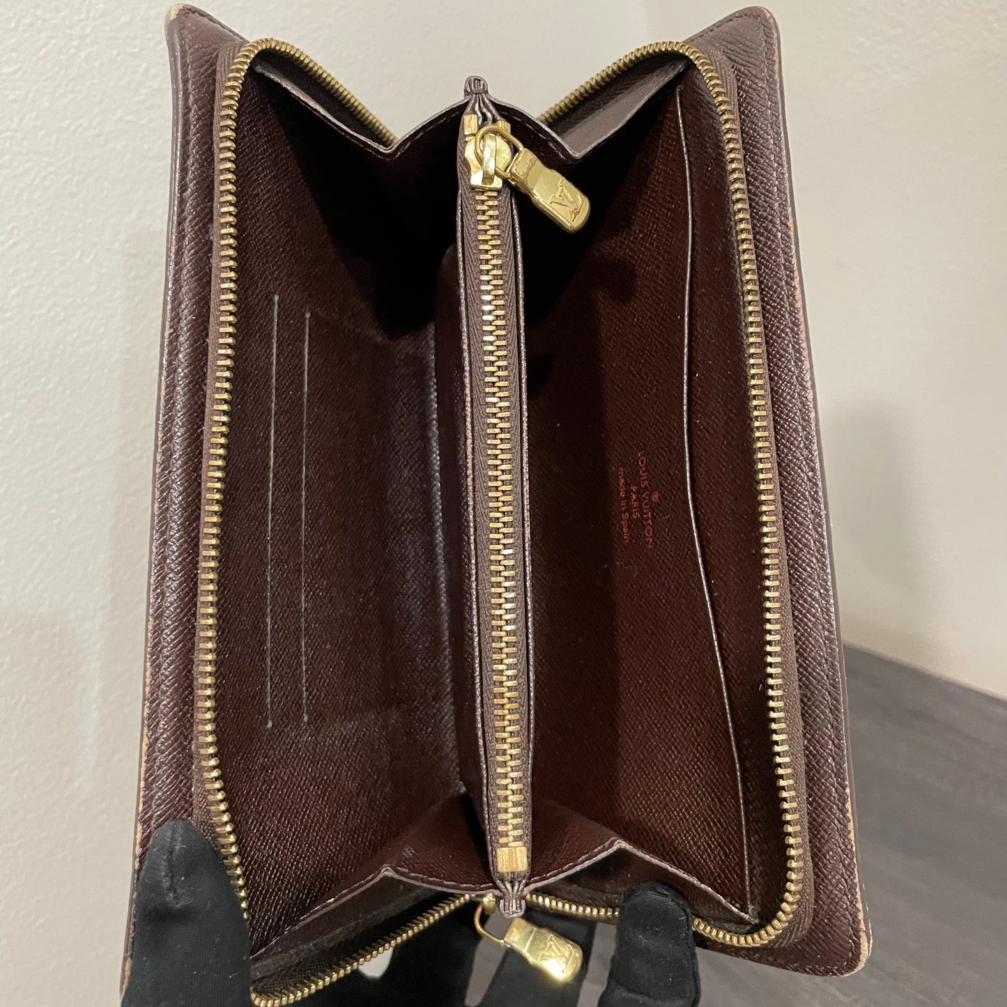 LOUIS VUITTON Damier Ebene Zippy Wallet