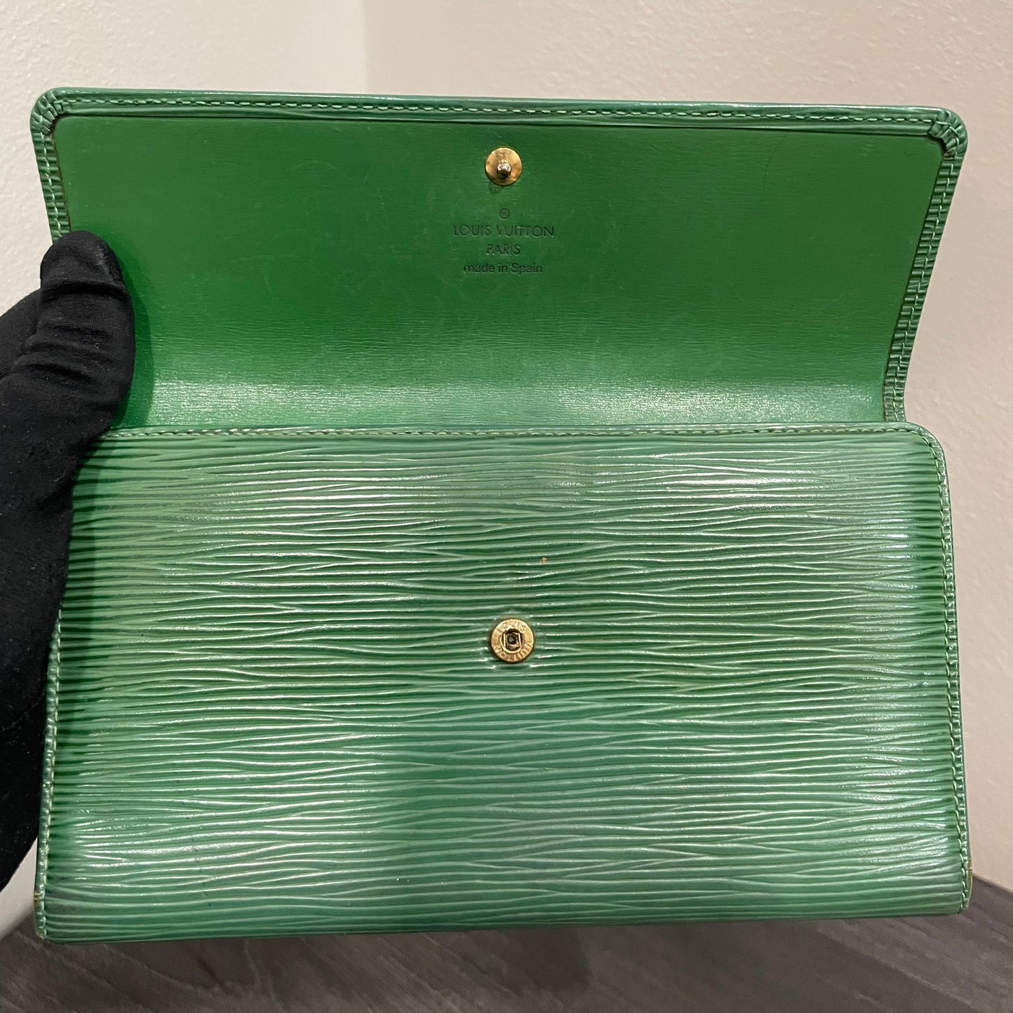 LOUIS VUITTON Green Epi Leather Long Wallet