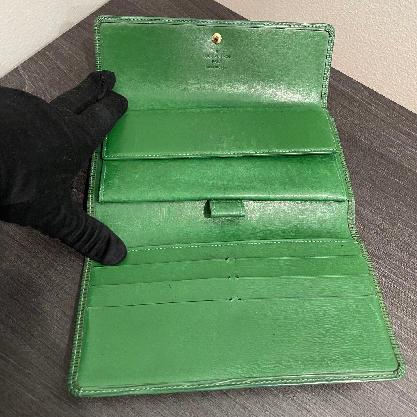 LOUIS VUITTON Green Epi Leather Long Wallet