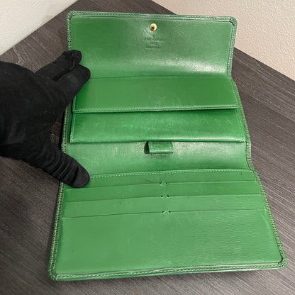 LOUIS VUITTON Green Epi Leather Long Wallet