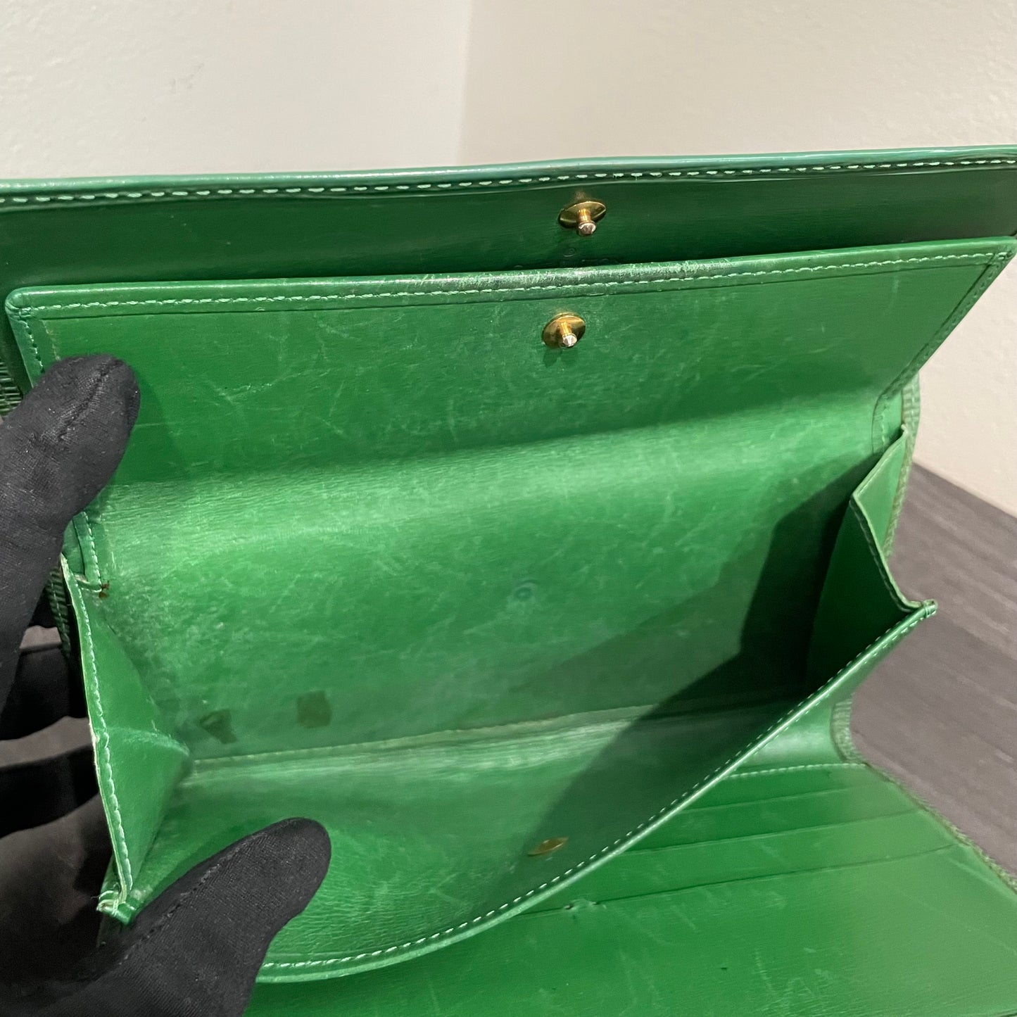 LOUIS VUITTON Green Epi Leather Long Wallet