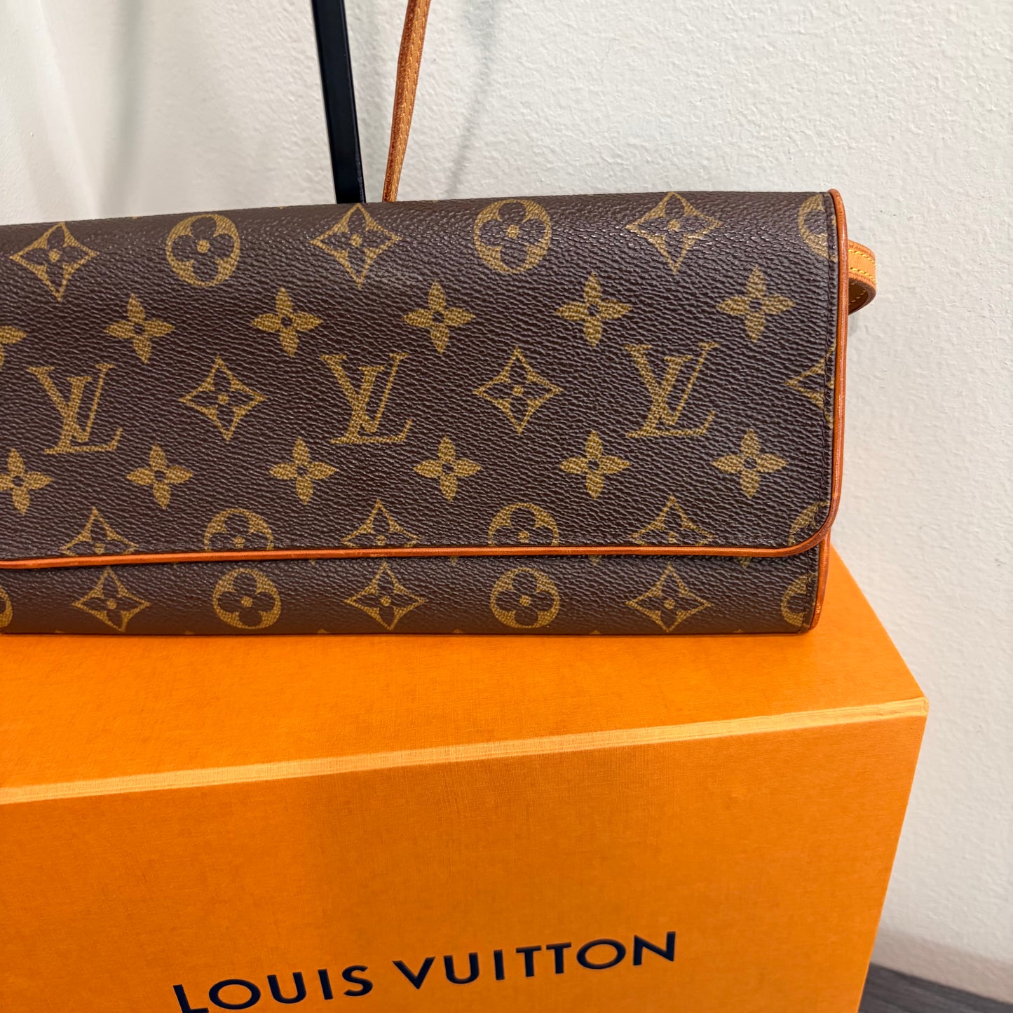 #1126 LOUIS VUITTON Monogram Twin GM