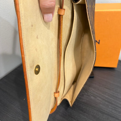 #1126 LOUIS VUITTON Monogram Twin GM