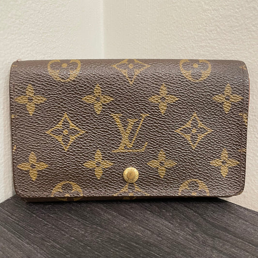 #122 LOUIS VUITTON Monogram Wallet
