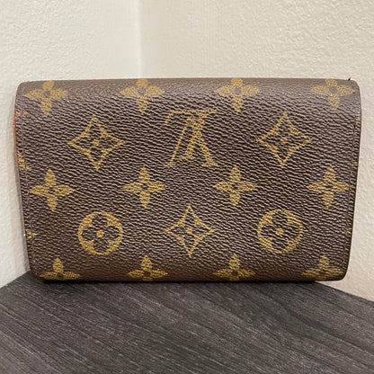 #122 LOUIS VUITTON Monogram Wallet