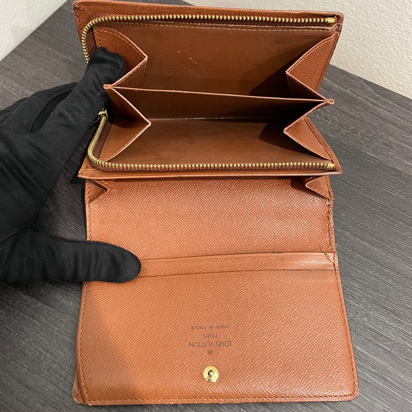 #122 LOUIS VUITTON Monogram Wallet