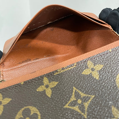#122 LOUIS VUITTON Monogram Wallet