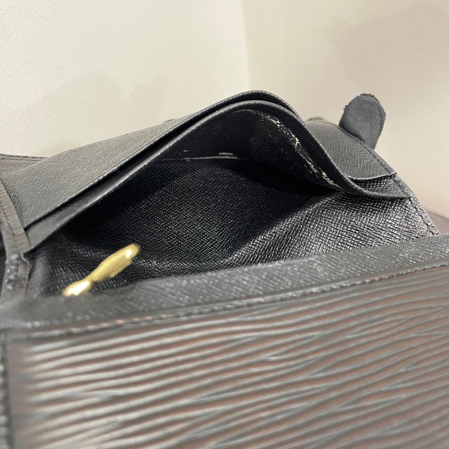 #123 LOUIS VUITTON Black Epi Leather Wallet