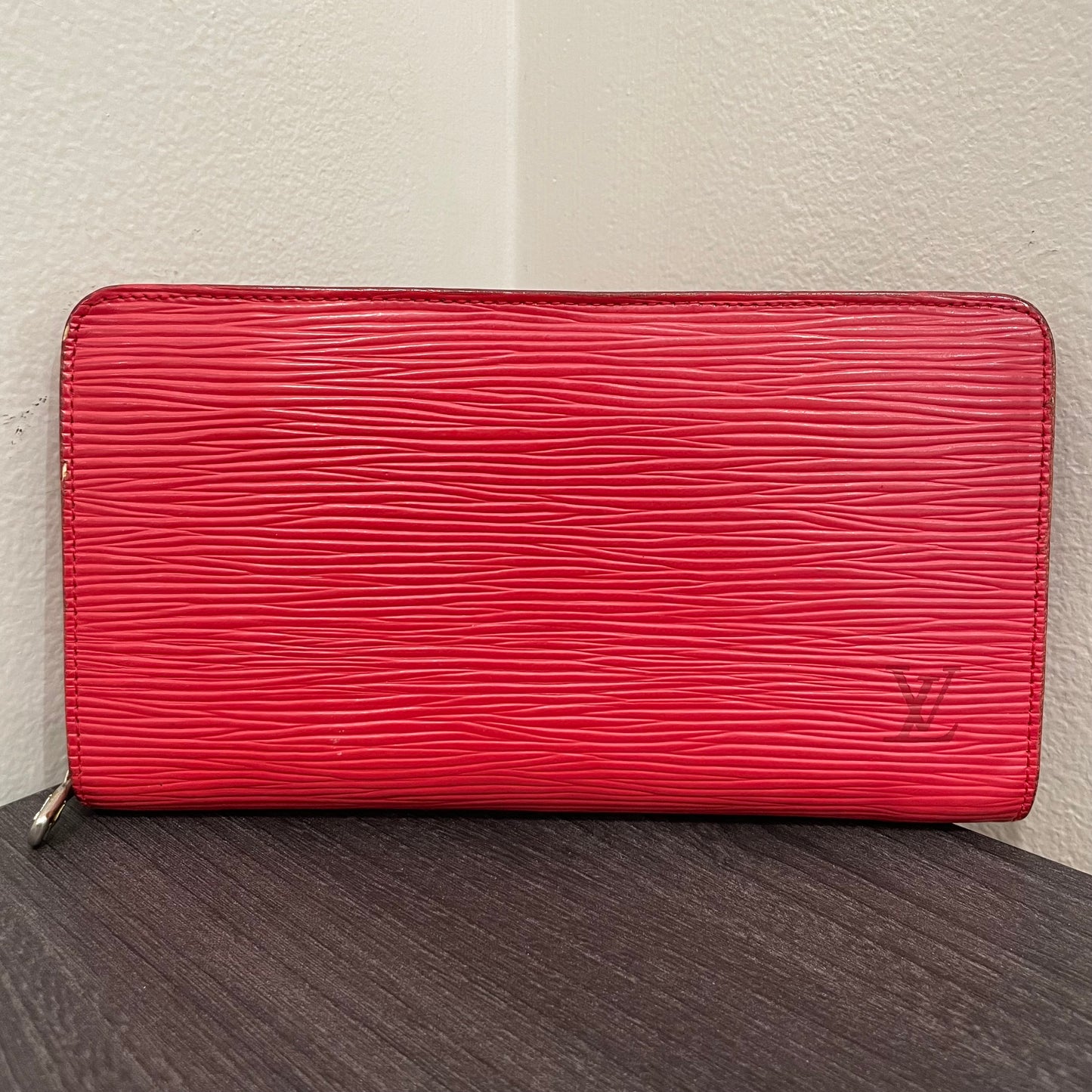 #126 LOUIS VUITTON Red Epi Leather Zippy Wallet