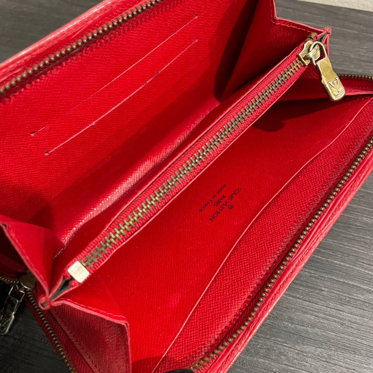 #126 LOUIS VUITTON Red Epi Leather Zippy Wallet