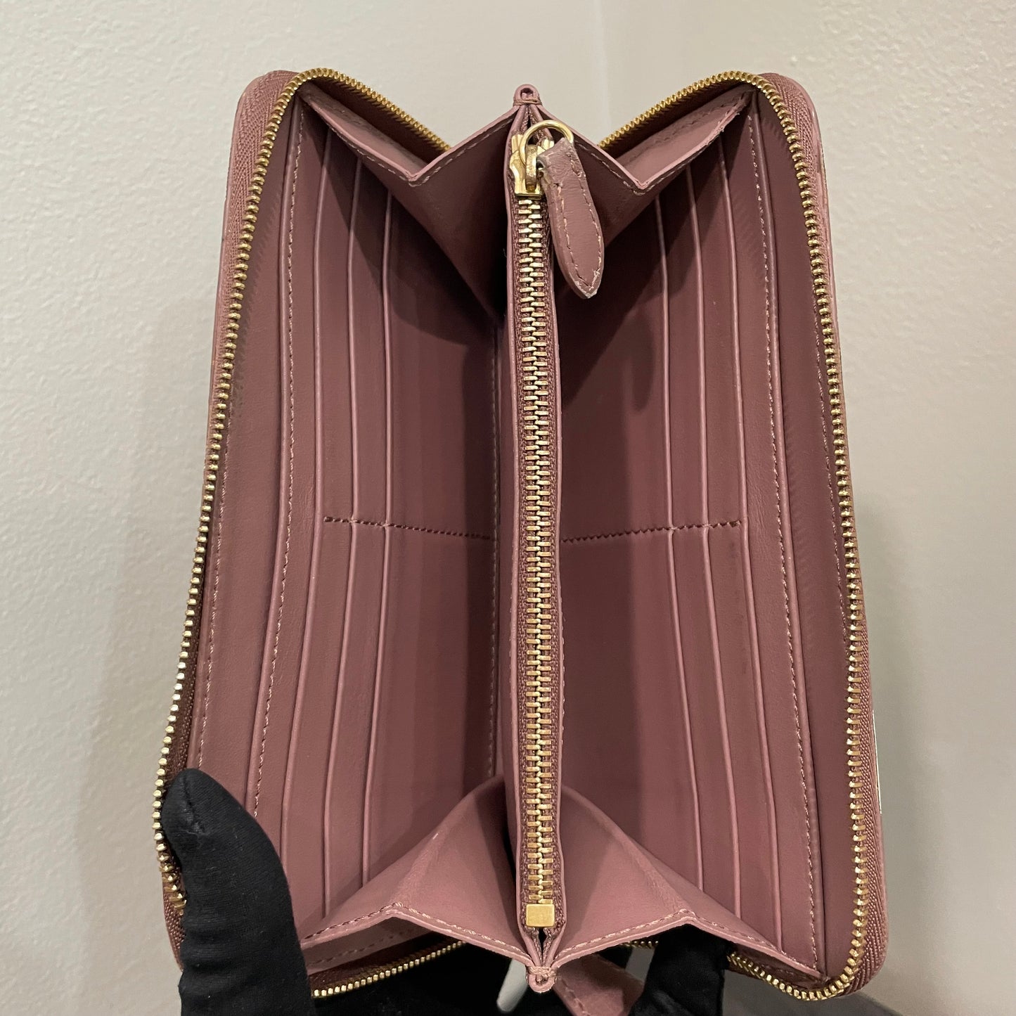 #127 BURBERRY Check Leather Zippy Wallet