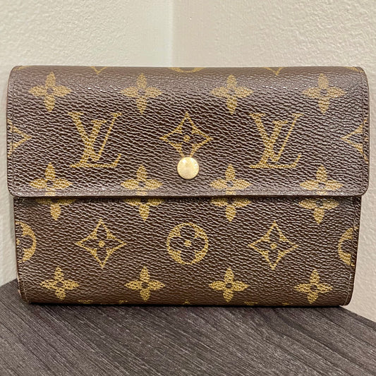#142 LOUIS VUITTON Monogram Wallet