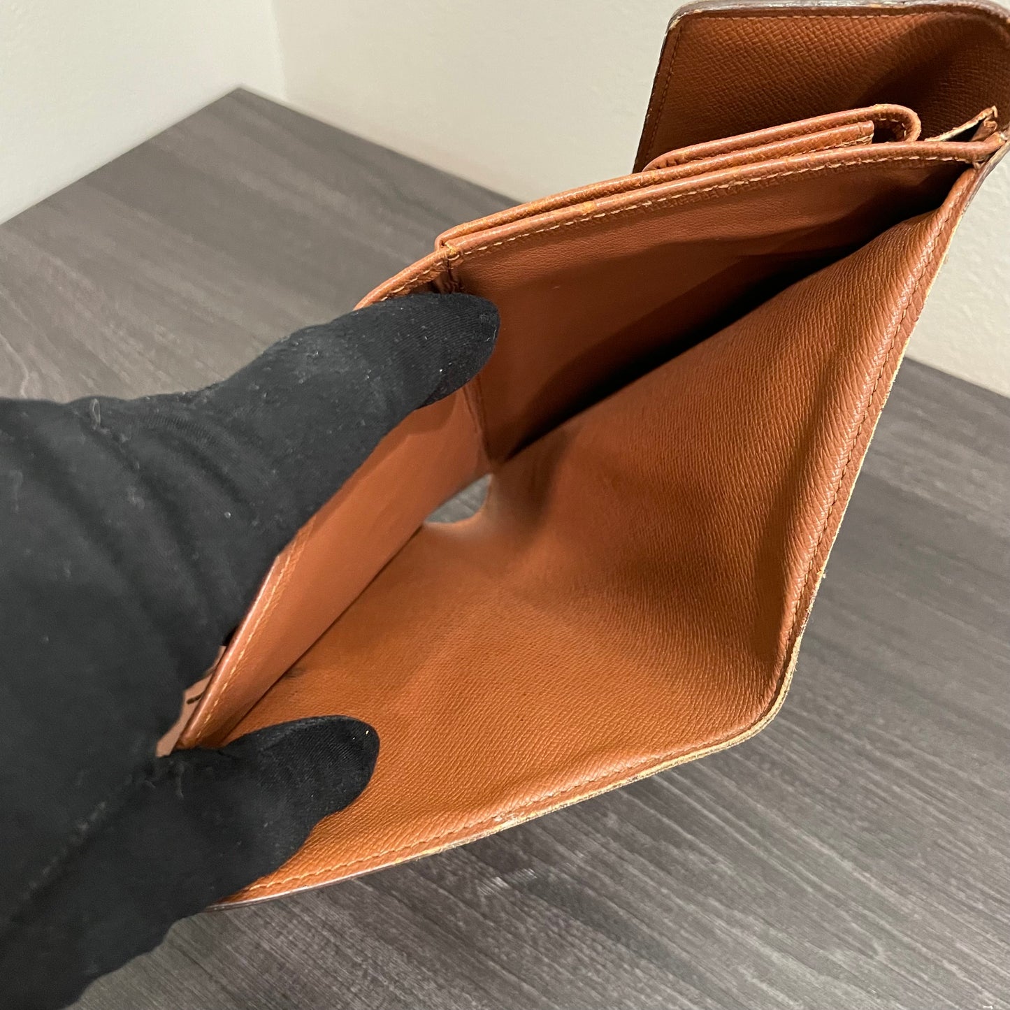 #142 LOUIS VUITTON Monogram Wallet