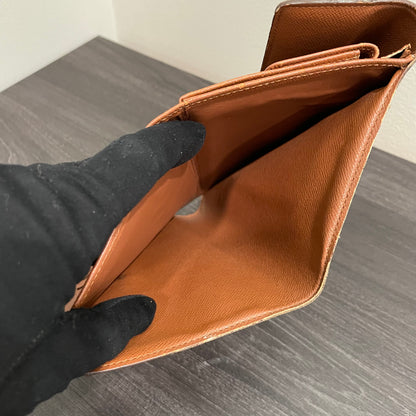 #142 LOUIS VUITTON Monogram Wallet