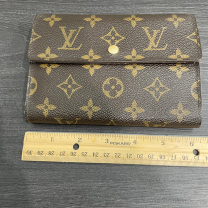 #142 LOUIS VUITTON Monogram Wallet