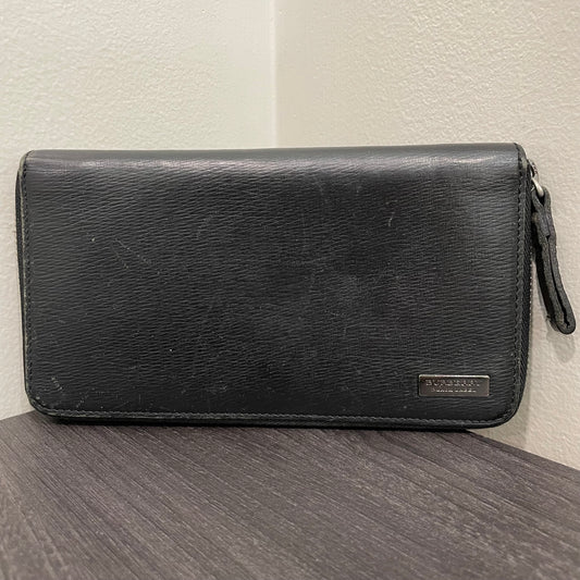 #141 BURBERRY Black Leather Zippy Wallet