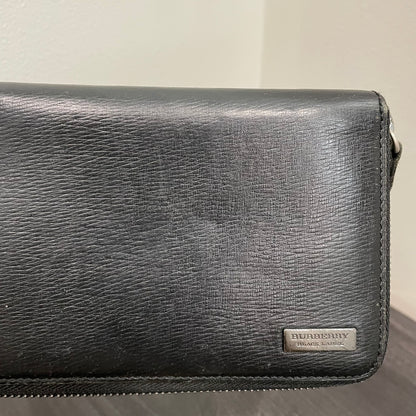 #141 BURBERRY Black Leather Zippy Wallet