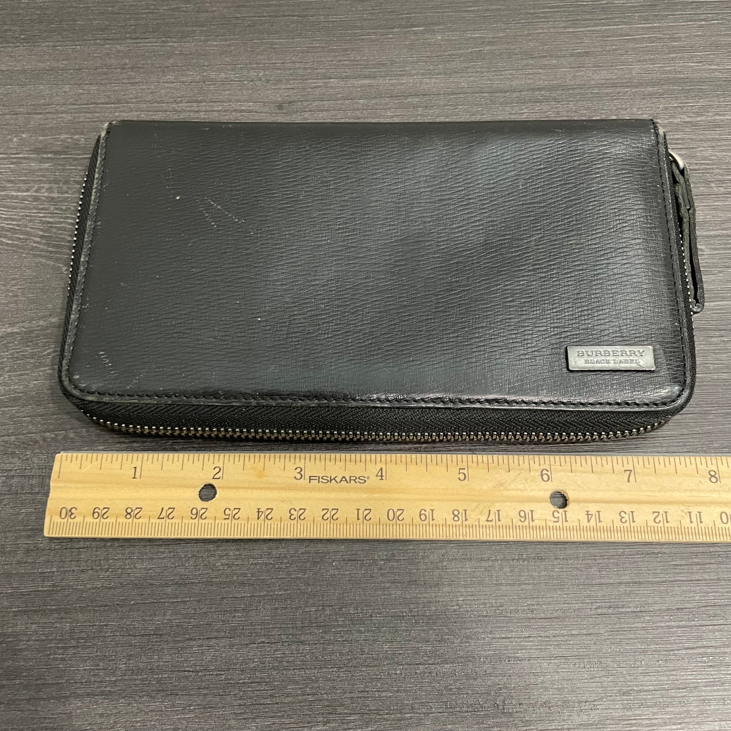 #141 BURBERRY Black Leather Zippy Wallet
