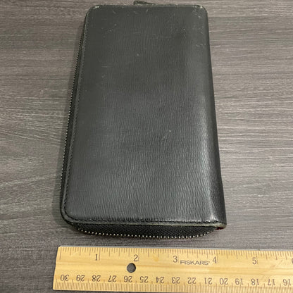 #141 BURBERRY Black Leather Zippy Wallet