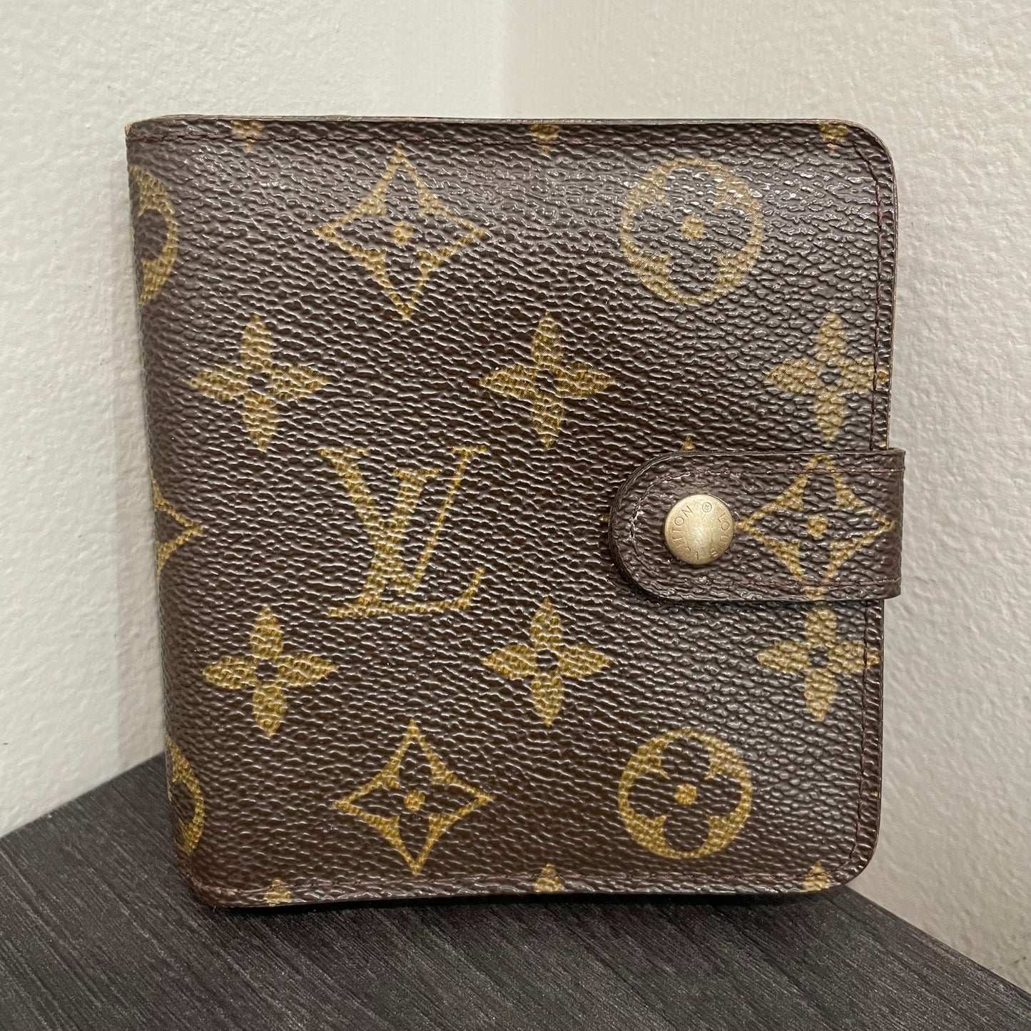 #155 LOUIS VUITTON Monogram Compact Wallet