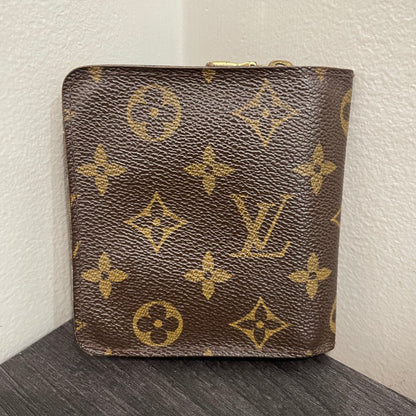 #155 LOUIS VUITTON Monogram Compact Wallet