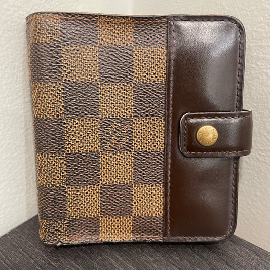 #157 LOUIS VUITTON Damier Ebene Compact Wallet