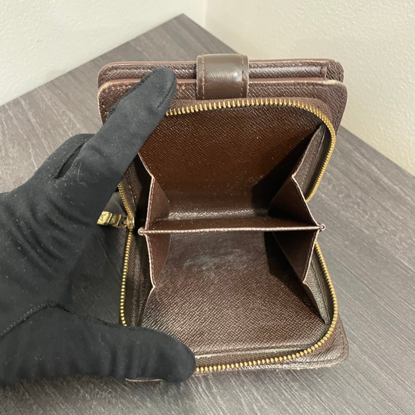 #157 LOUIS VUITTON Damier Ebene Compact Wallet