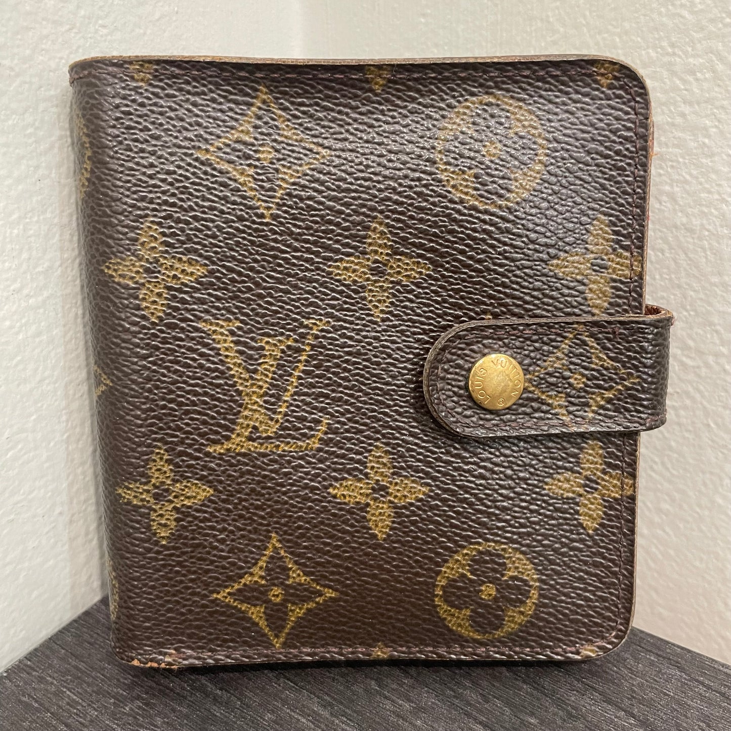 #159 LOUIS VUITTON Monogram Compact Wallet
