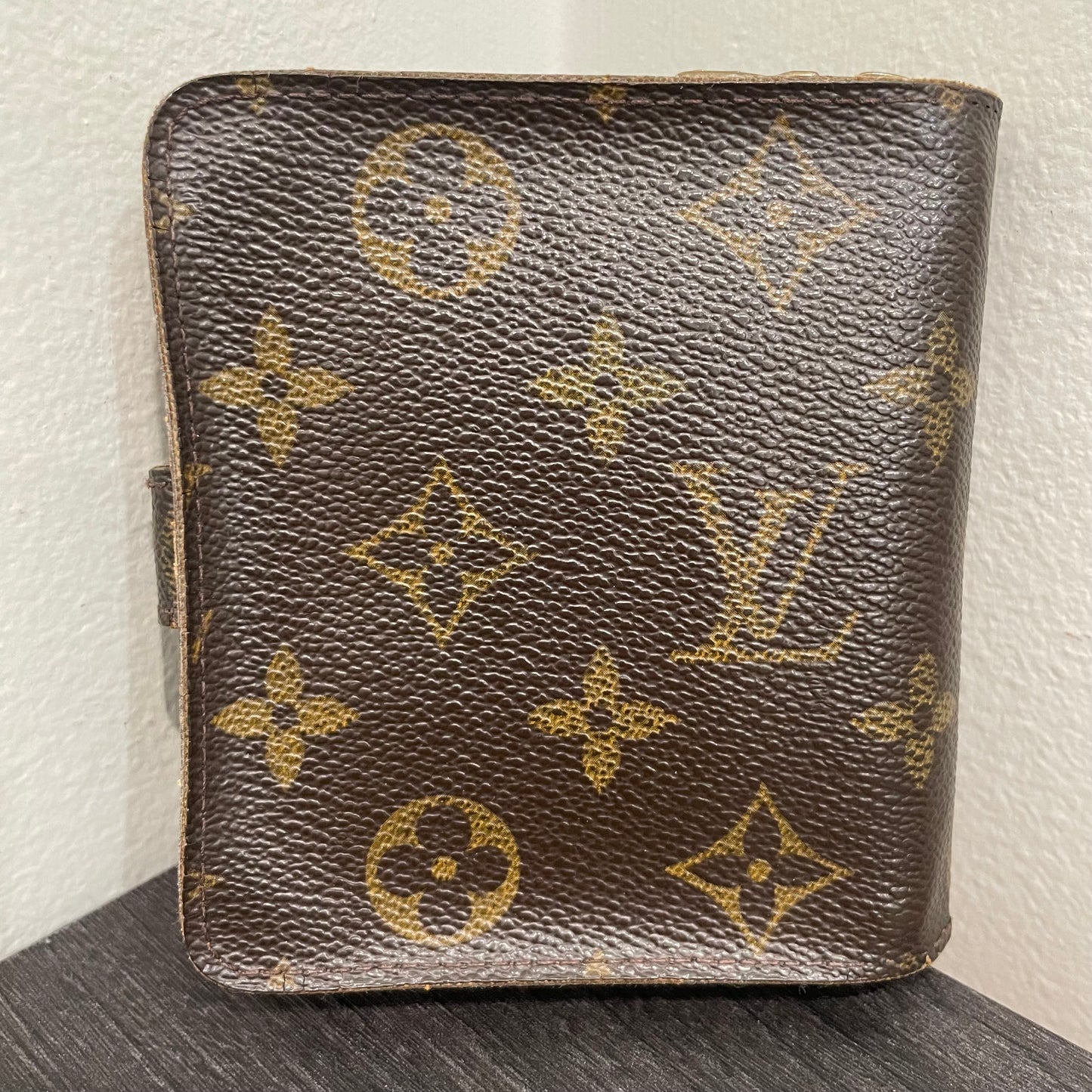 #159 LOUIS VUITTON Monogram Compact Wallet