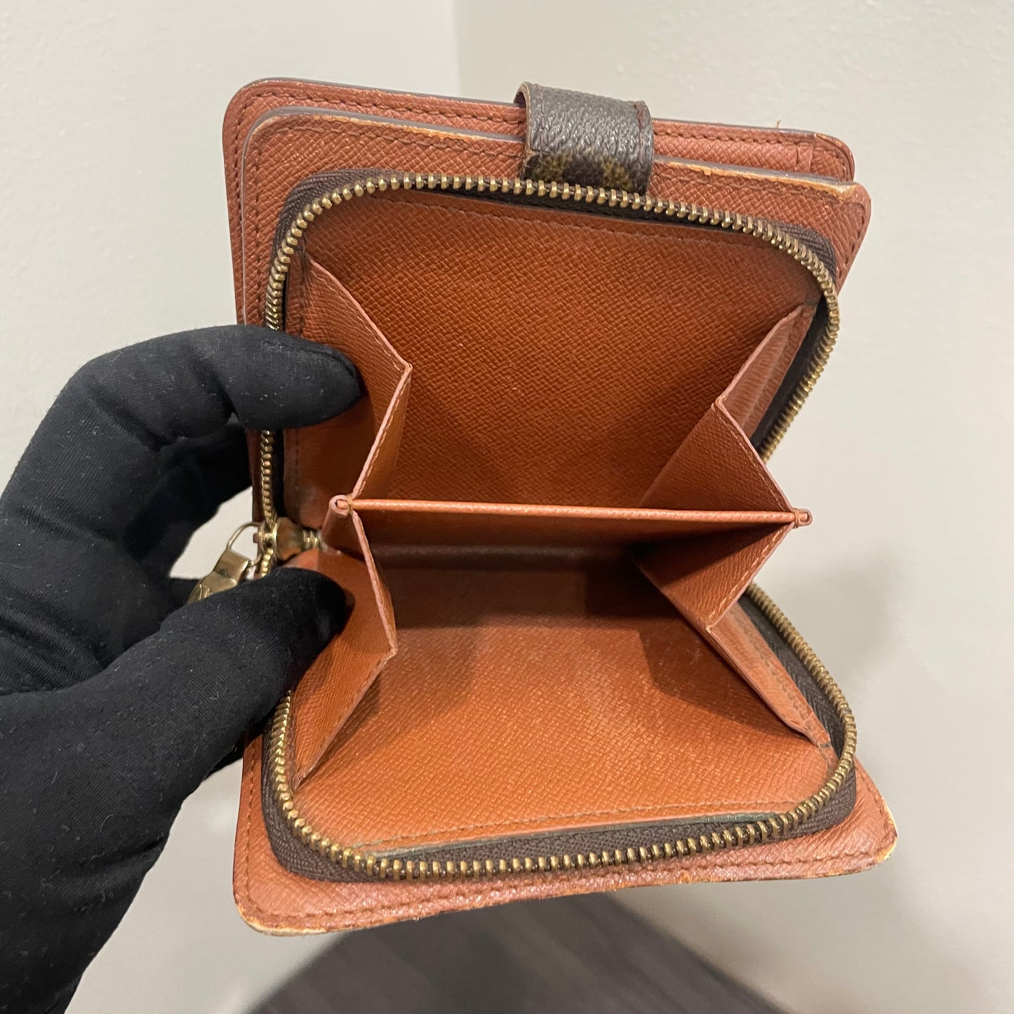 #159 LOUIS VUITTON Monogram Compact Wallet