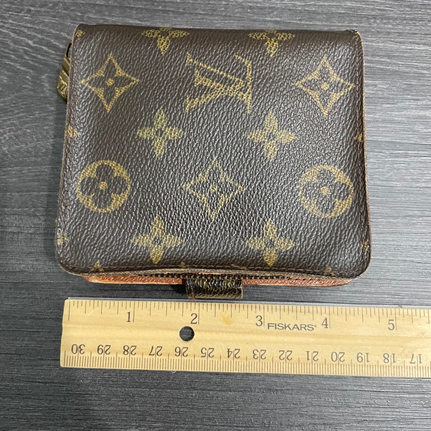 #159 LOUIS VUITTON Monogram Compact Wallet