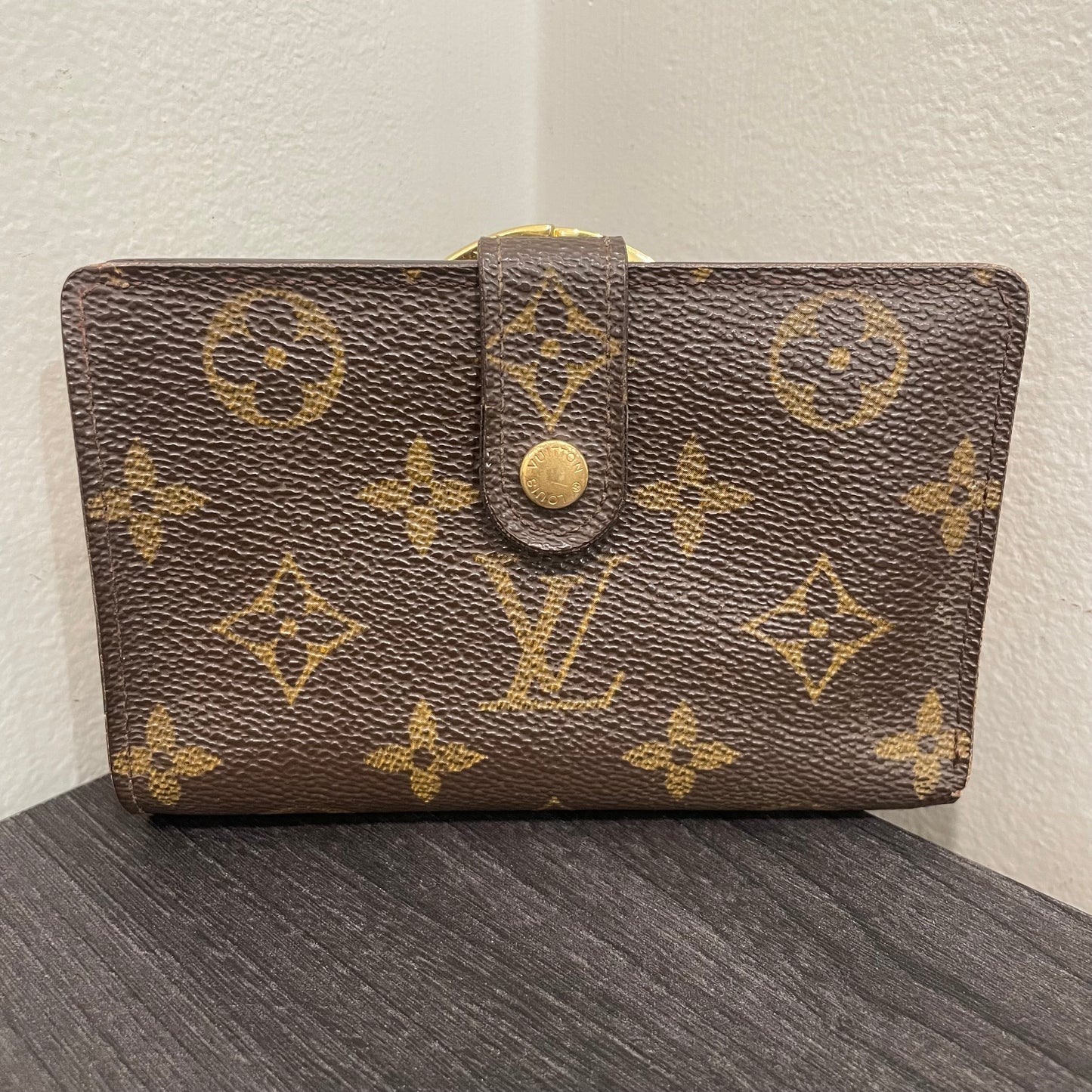 #162 LOUIS VUITTON Monogram Compact Wallet with Kiss Clasp