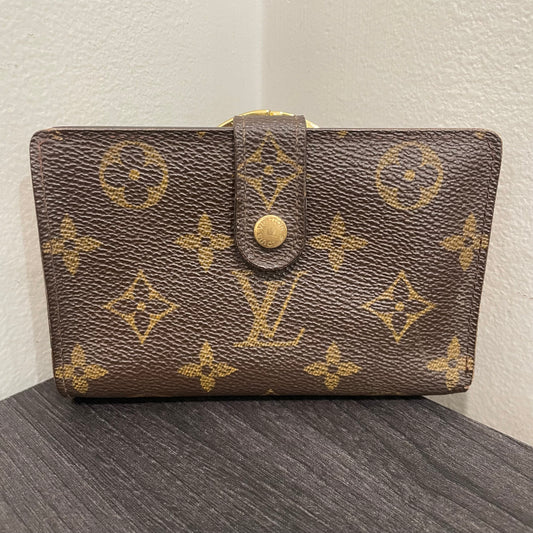 #162 LOUIS VUITTON Monogram Compact Wallet with Kiss Clasp