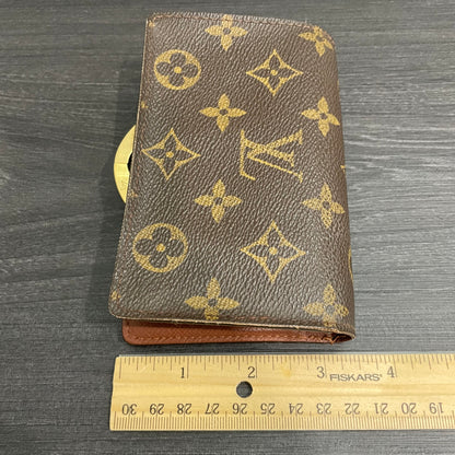 #162 LOUIS VUITTON Monogram Compact Wallet with Kiss Clasp