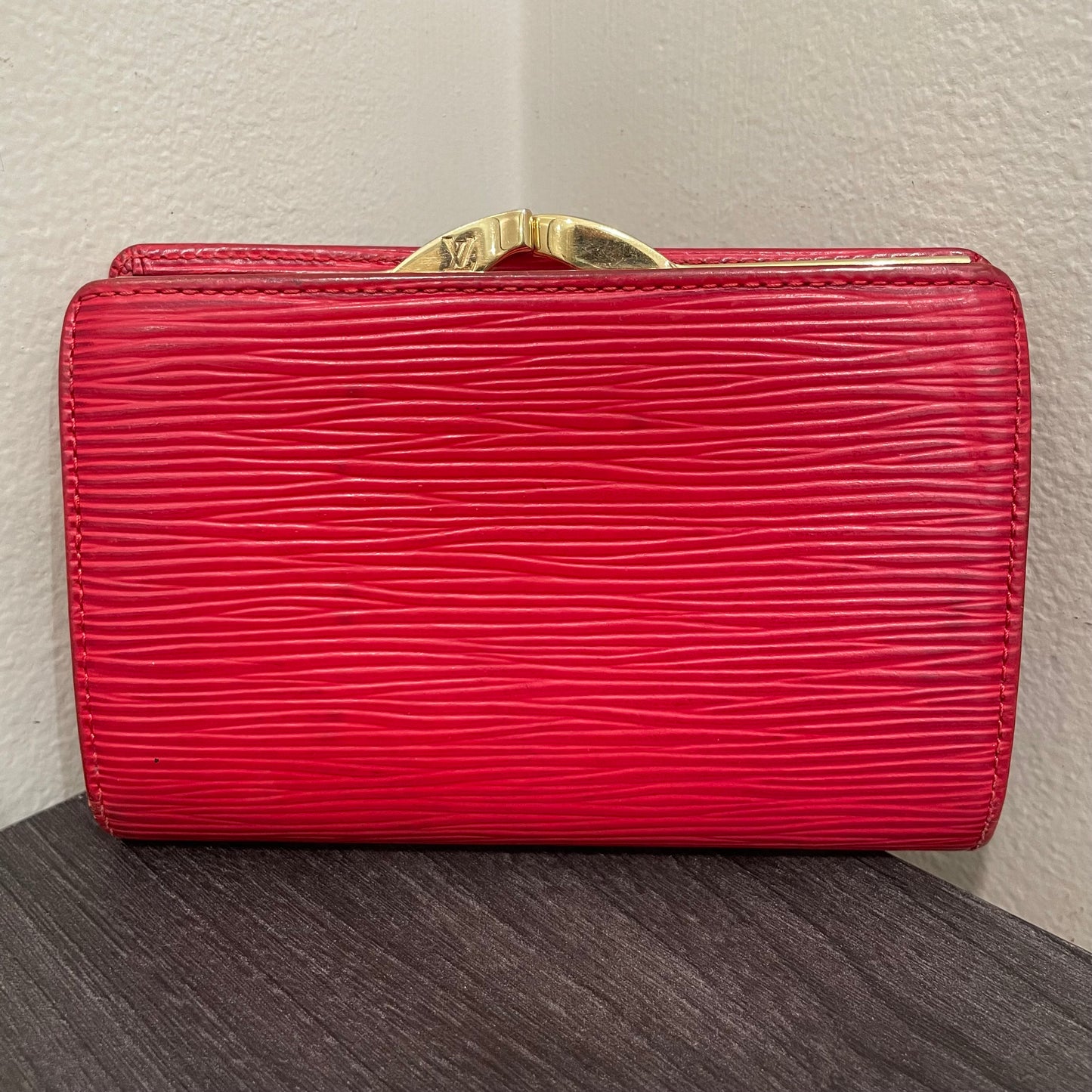 #163 LOUIS VUITTON Red Epi Leather Compact Wallet with Kiss Clasp