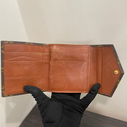 #165 LOUIS VUITTON Monogram Compact Wallet