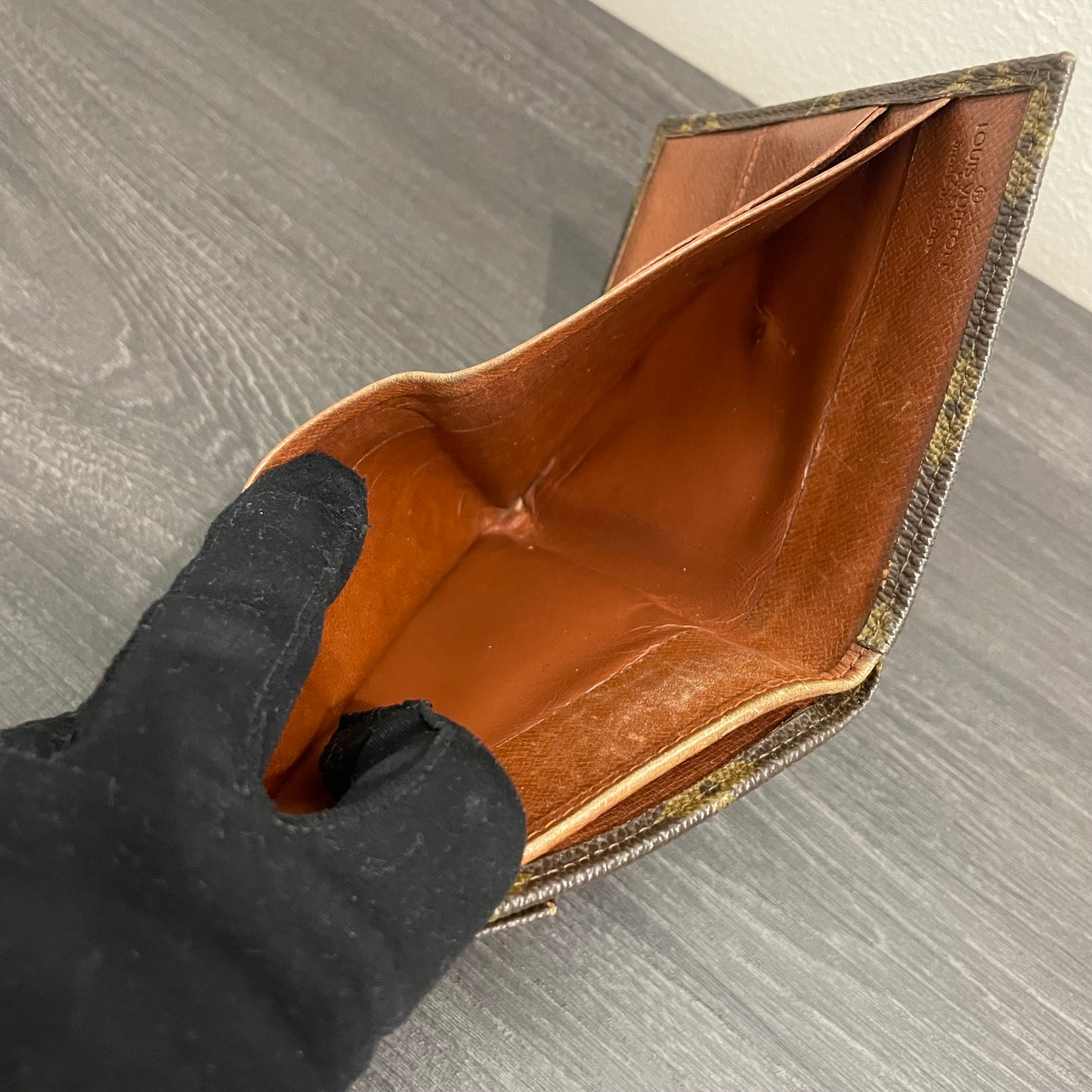 #165 LOUIS VUITTON Monogram Compact Wallet