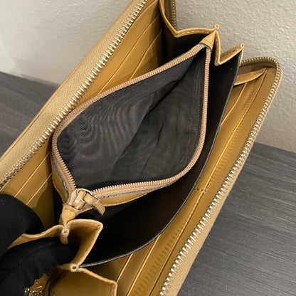 #168 GUCCI Nude GG Leather Zippy Wallet